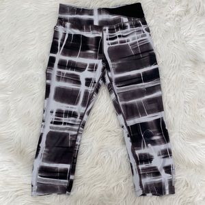 Nike Crop Legging Dri-Fit black & white Medium